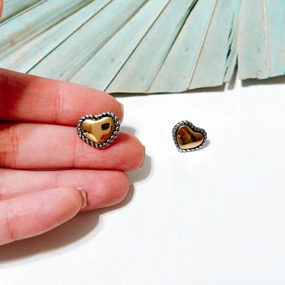 Minimalist heart stud earrings #261 - Picture 3 of 4